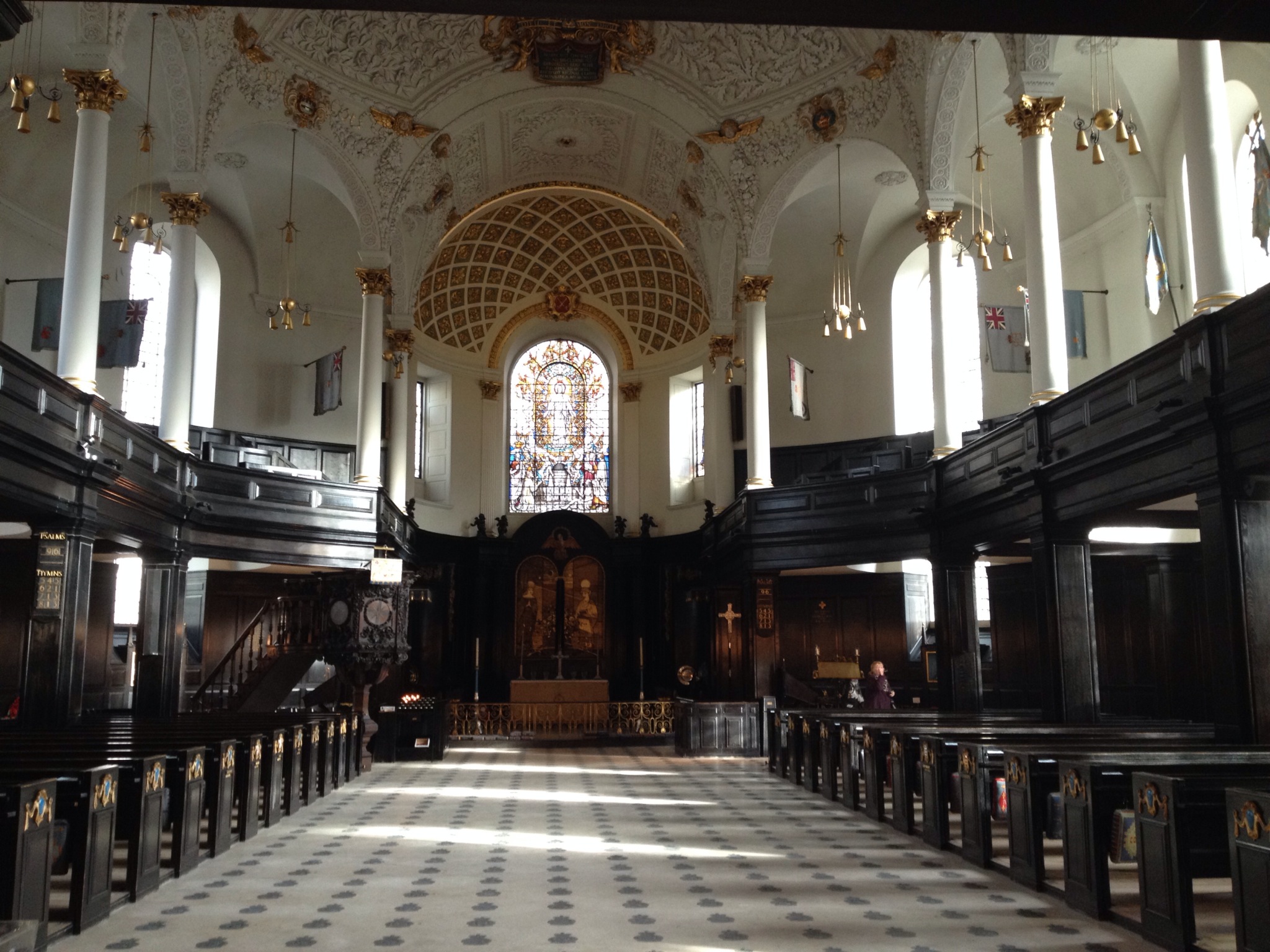 Reading Phoenix Choir sing in St Clement Danes, London